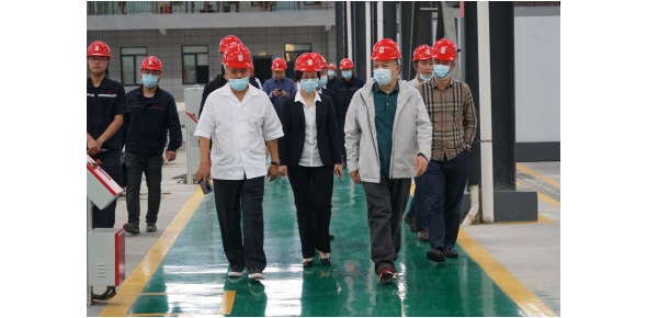 2022-5-10黃學工等省工信廳總工程師、一級巡視員市工信局姚曉麗局長等領(lǐng)導視察萬眾集團