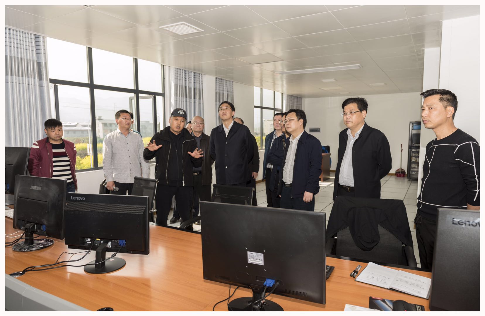 張家界市委、常委常務副市長羅智斌一行來我公司調(diào)研指導工作